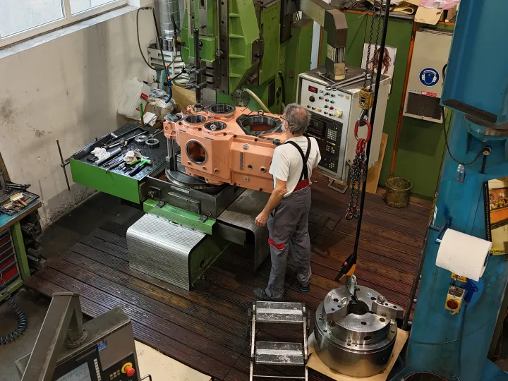 CNC-Stoßmaschine bei FLW