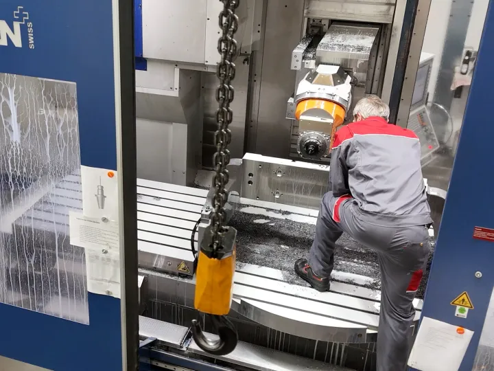 Reiden-BFR-23 Metallfräsmaschine mit Mitarbeitervon Leiter FLW