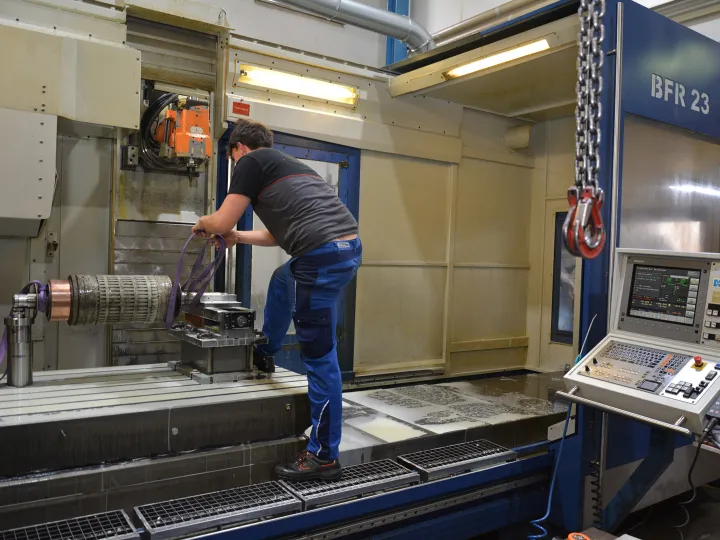 Reiden-BFR-23 Metallfräsmaschine im Fertigungsprozess bei Leiter FLW