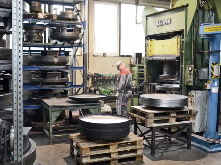 hydraulische Presse von Lauffer bei FLW