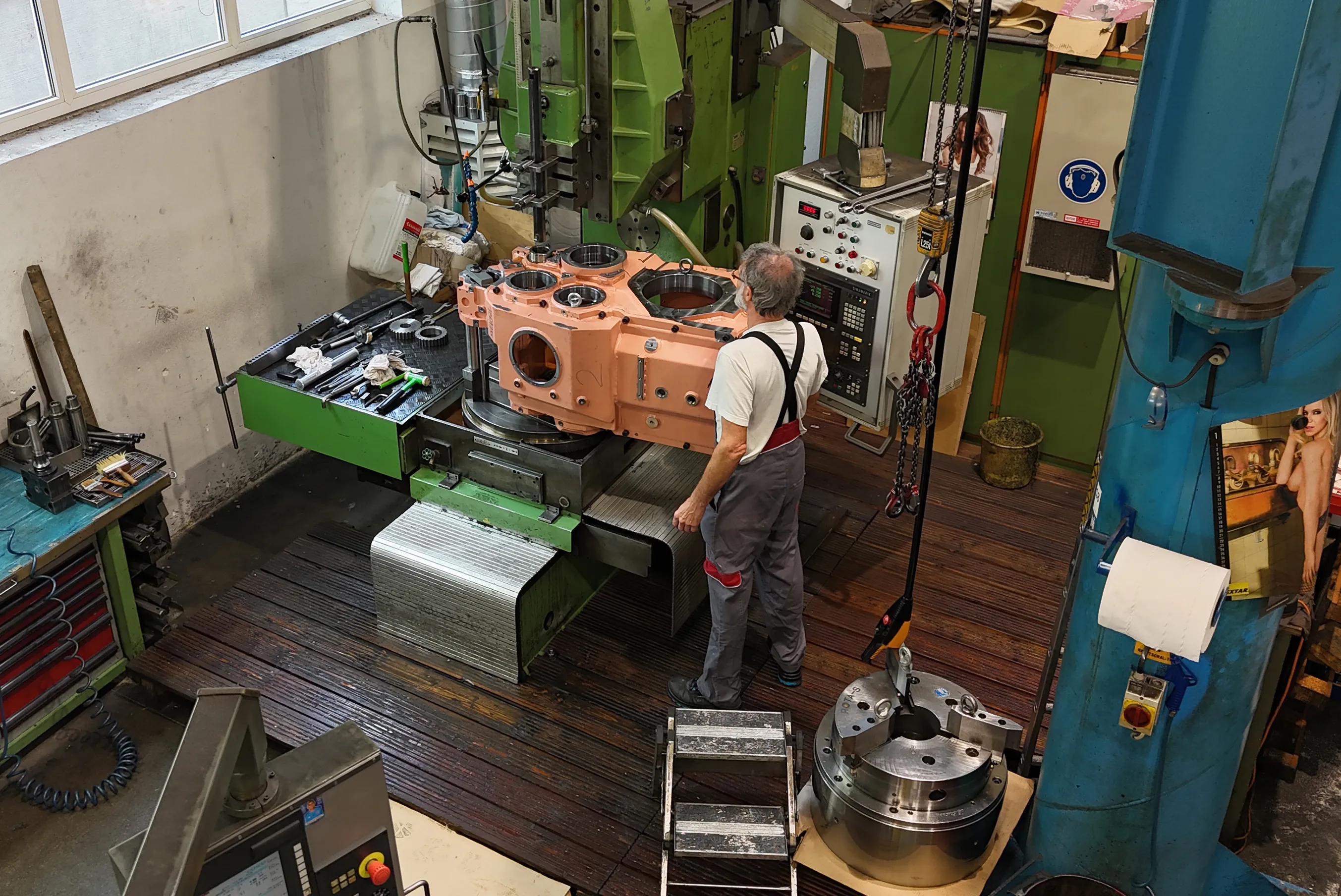 CNC-Stoßmaschine bei FLW