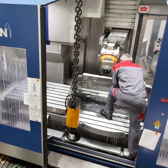 Reiden-BFR-23 Metallfräsmaschine mit Mitarbeitervon Leiter FLW